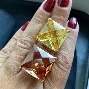 COPY - Gorgeous statement ring. Square cut and st…